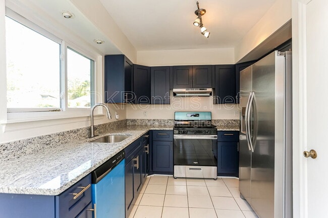 Building Photo - 135 Beethoven Ct