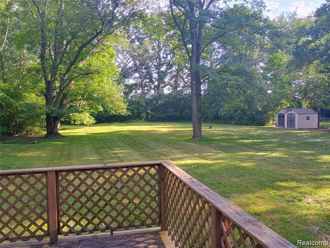 Building Photo - 19241 Melrose Ave