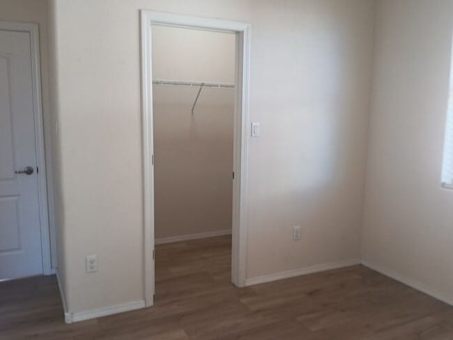 Building Photo - 3 Bedroom, 2 Bathroom Home! Schedule a Showing today!