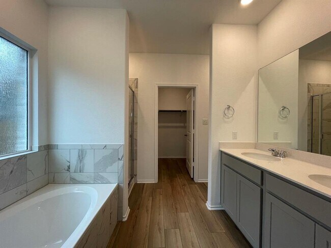 Building Photo - 433 Sebring Cir