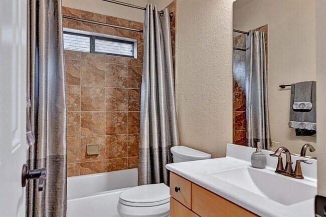 Building Photo - 2725 Kings Retreat Cir