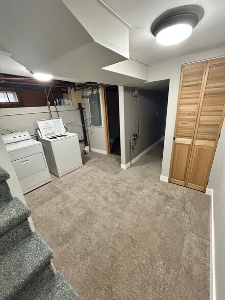 Building Photo - 1201 University Ave