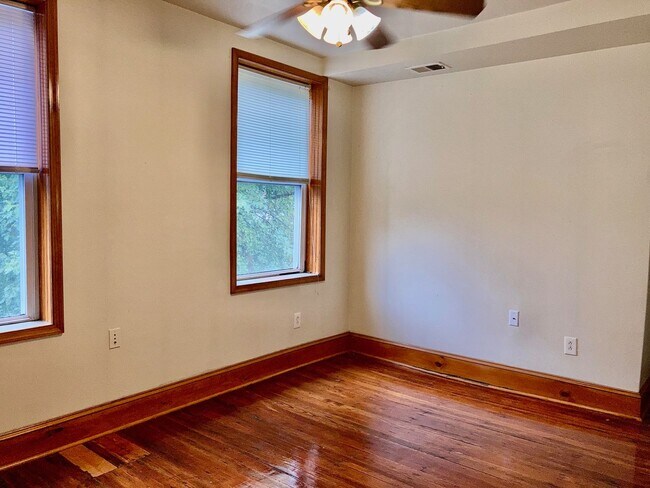 Building Photo - 1231 S 47th St