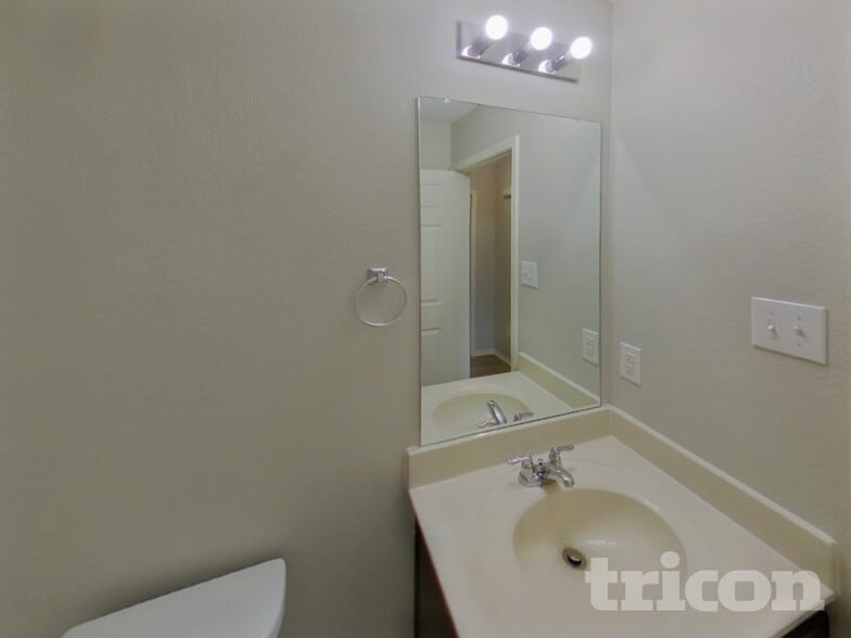 Building Photo - 1136 Foxglove Ln