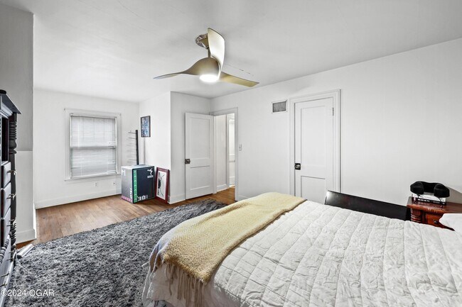 Building Photo - 415 S Jackson Ave