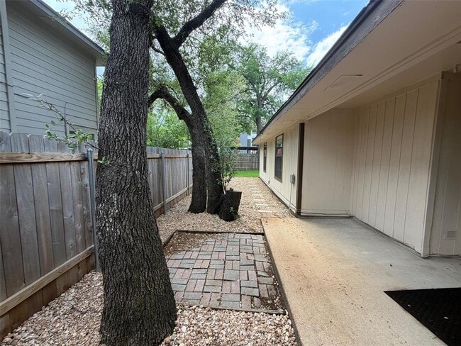 Building Photo - 8009 Tuscarora Trail