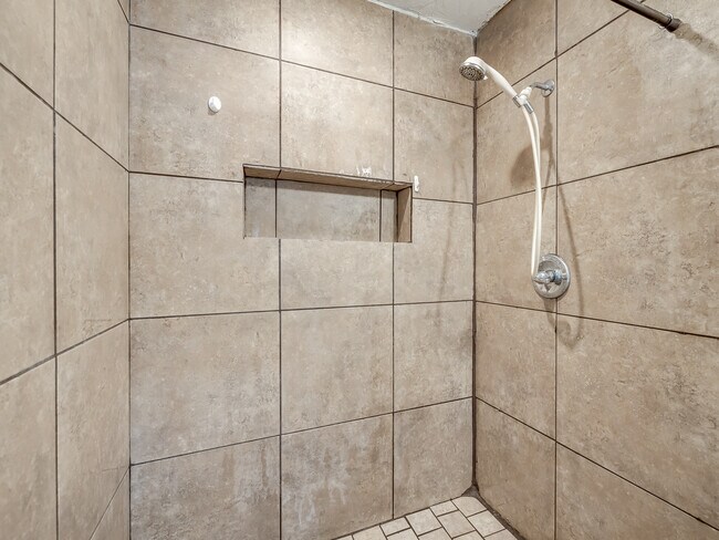 Building Photo - 1314 SE 40th St