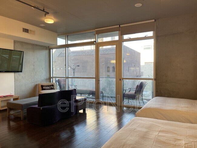 Building Photo - 353 E Bonneville Ave