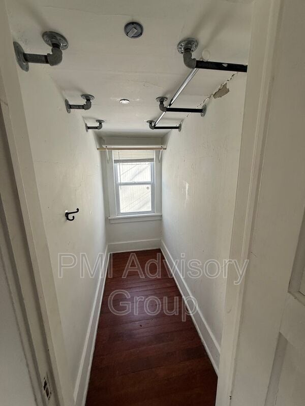 Building Photo - 1236 SW Jewell Ave