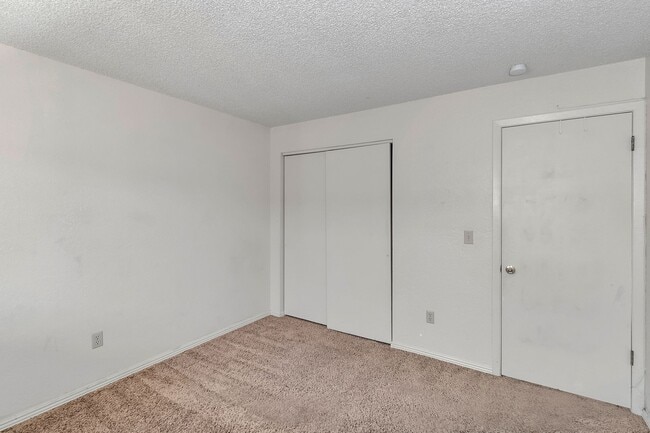 Building Photo - Cozy 2-Bedroom Condo Near CMU & St. Mary’s...
