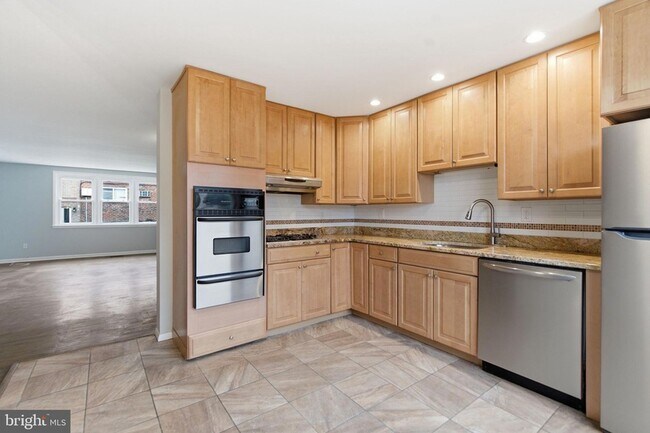 Building Photo - 2816 Woodbridge Rd