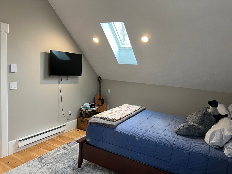 Bedroom - 45 Low St