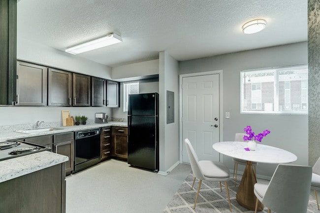 Building Photo - Soundview Townhomes