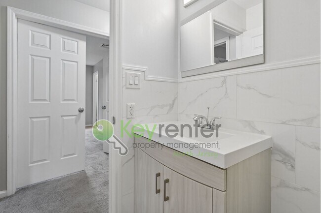 Building Photo - Spacious 2BR/2BA Duplex in Gated Community with Parking, Washer/Dryer & NYC Skyline Views