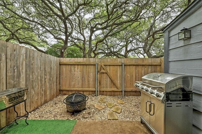Building Photo - 1411 Gracy Farms Ln