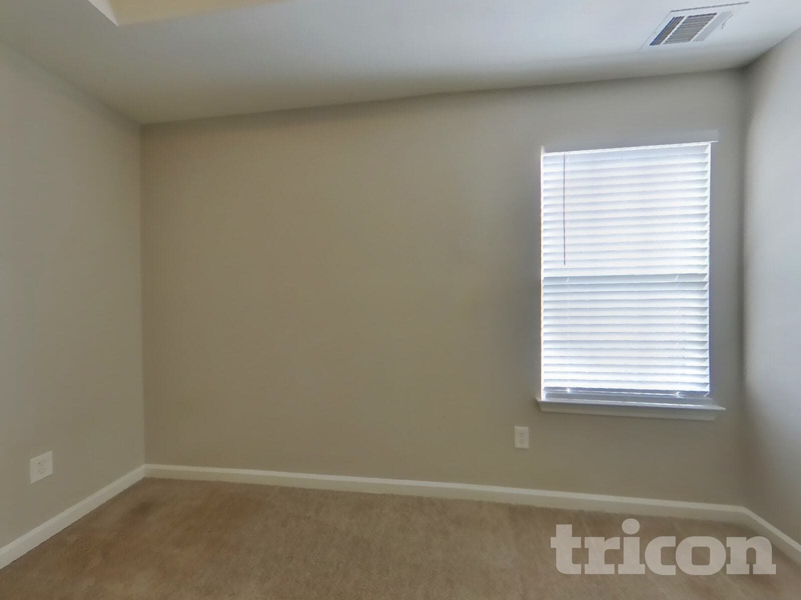 Building Photo - 128 Hidden Creek Dr