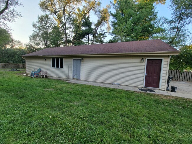 Building Photo - 338 Pleasant Dr