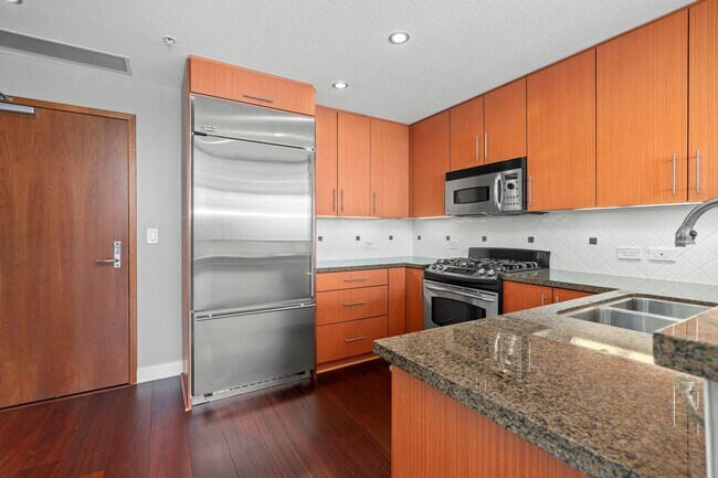 Building Photo - 325 Seventh Ave