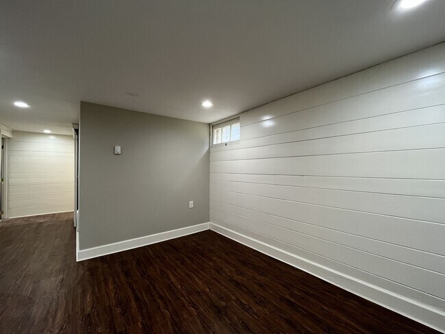 Building Photo - Stunning Rose City Park 5BD 2BA Home with Gas Fireplace Updated Finishes, Air Conditioning & Laun...
