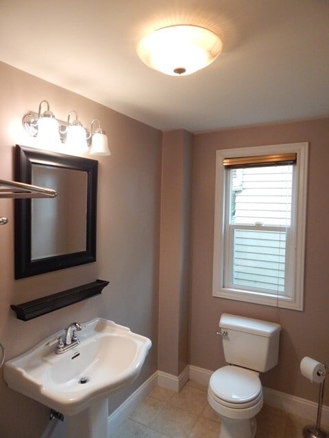 Building Photo - 2Bd/2Ba Two Story House - Available Soon!