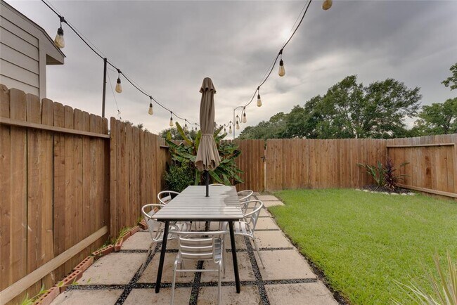 Building Photo - 6047 Wesley Manor Ct