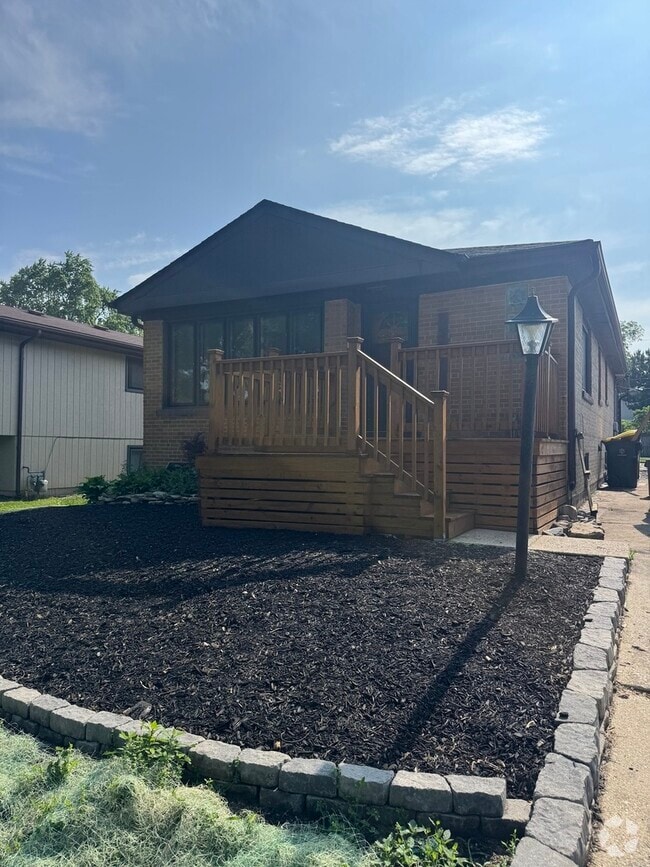 Building Photo - 307 Maple Ave