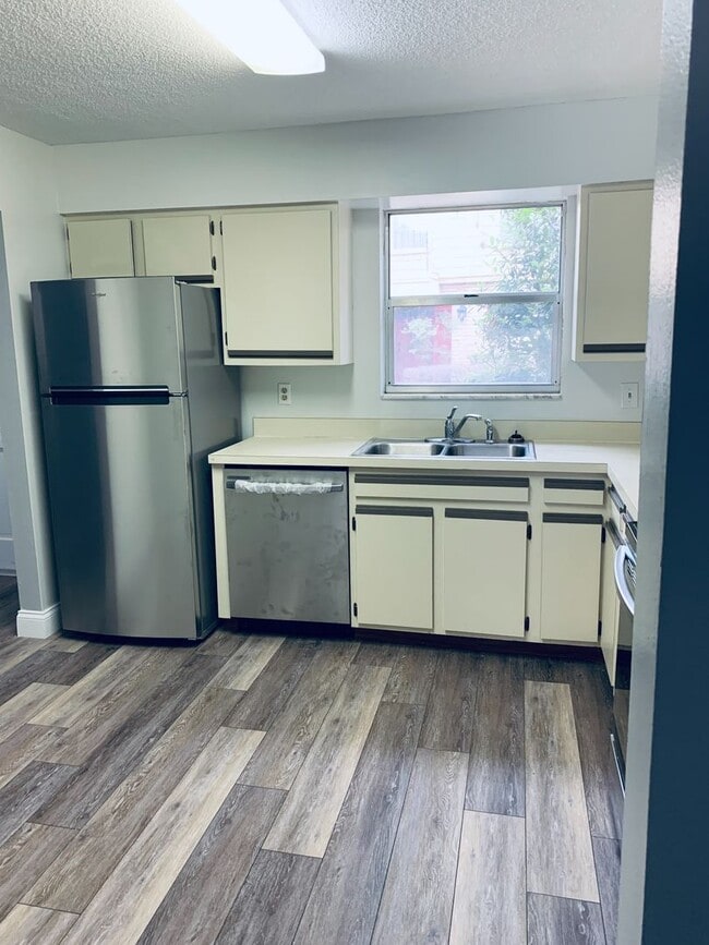 Building Photo - 200 St Andrews Blvd