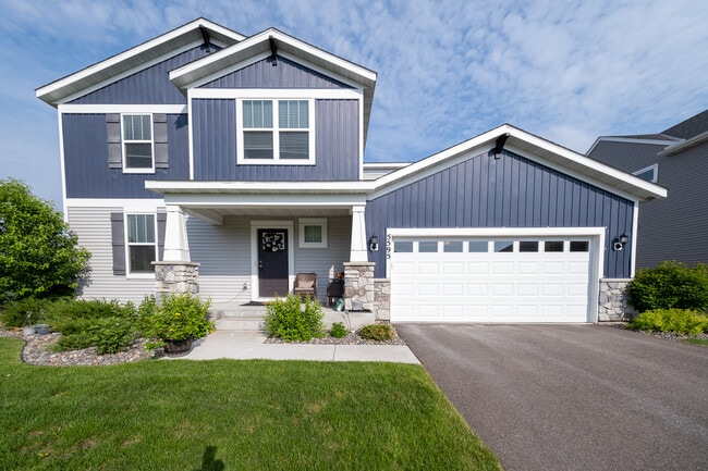 Primary Photo - 5595 Queensland Ln N