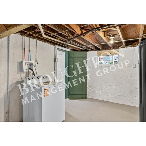 Building Photo - 5848 Acoma Dr