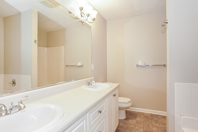 Building Photo - Spacious Five-Bedroom Home