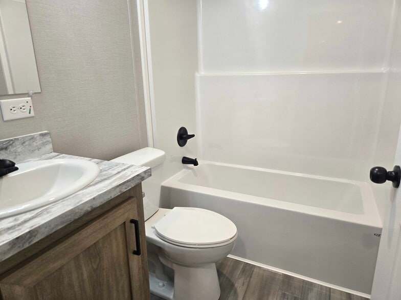 Building Photo - 52962 N Yorktown Ct