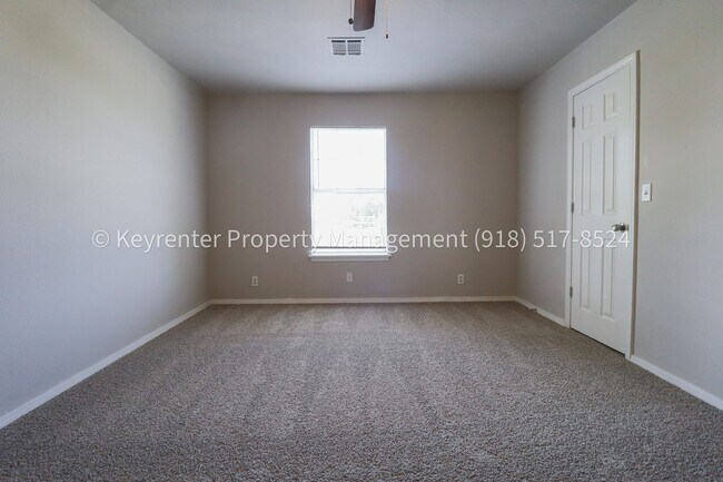 Building Photo - 3 Bed | 1.5 Bath in Central Tulsa! ***Accepts Vouchers***