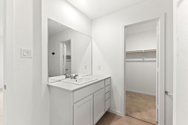 Building Photo - 3005 Majestic Sunrise Dr