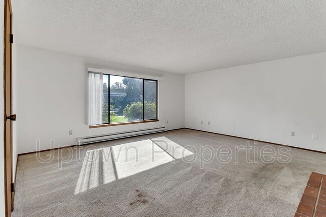 Building Photo - 5660 SW 180th Ave