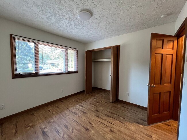 Building Photo - 5005 Eureka Way