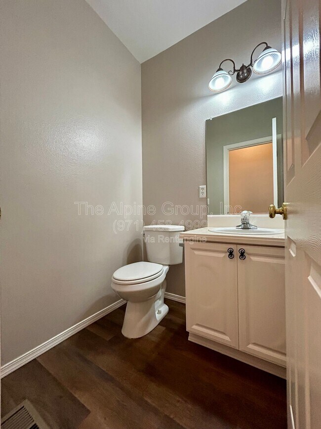 Building Photo - 10691 SW Celeste Ln