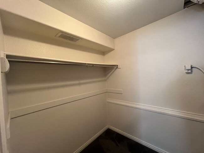 Building Photo - 461 E Cobblecreek Dr