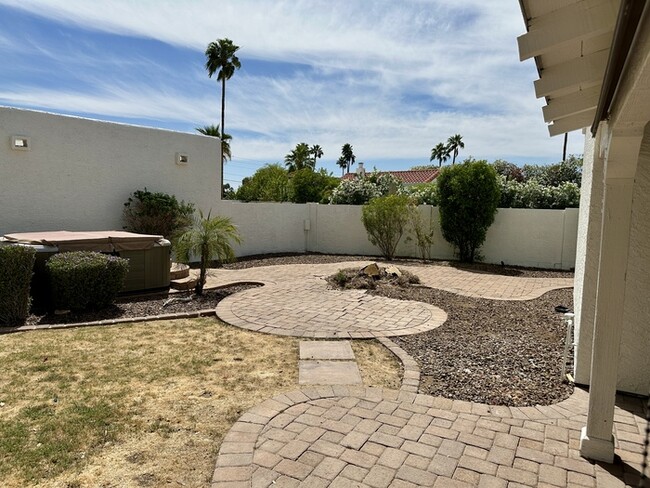 Building Photo - Fantastic corner lot in Santiago