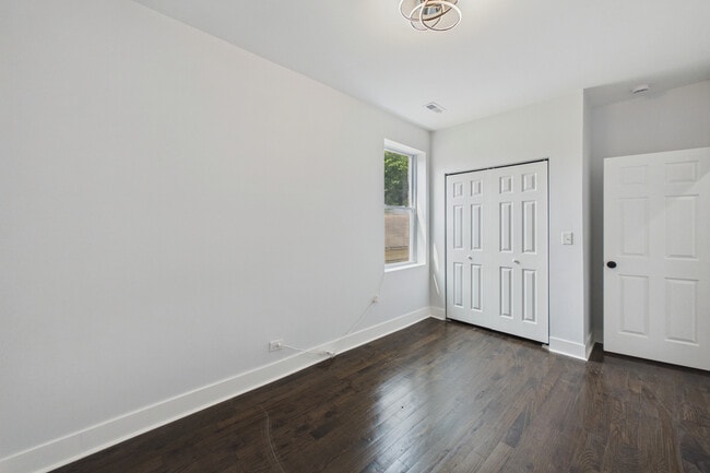 Building Photo - 7919 S Ellis Ave