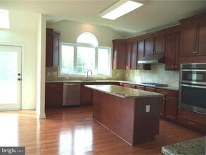 Building Photo - 2804 Hoffs Way