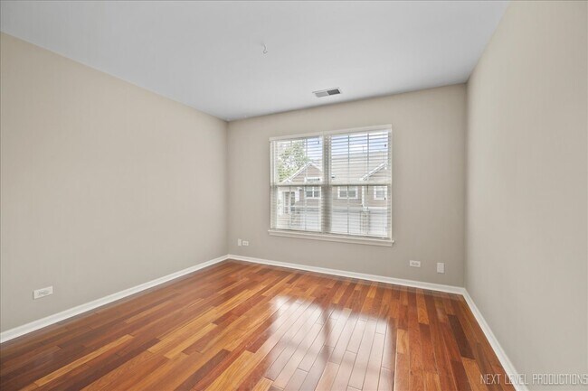 Building Photo - 2402 Wilton Ln