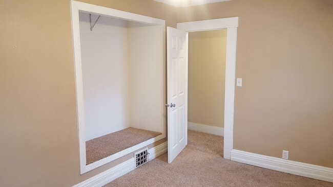 Building Photo - Great home, lots of space, fully updated, ...