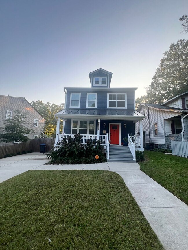 Building Photo - Stunning 4 BR/3.5 BA Single-Family Home in...