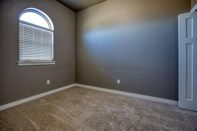 Building Photo - 807 Venice Ct