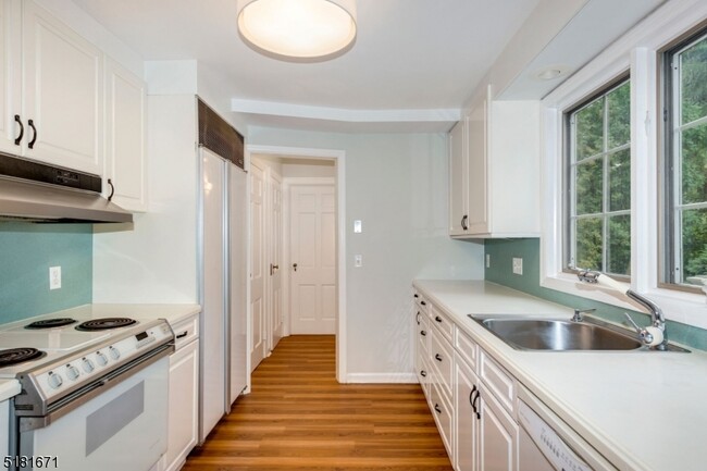 Building Photo - 1 Gapview Rd