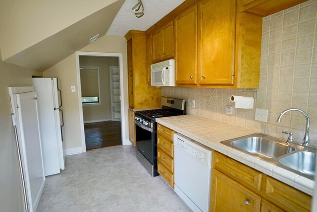 Building Photo - 3309 Lawrence St