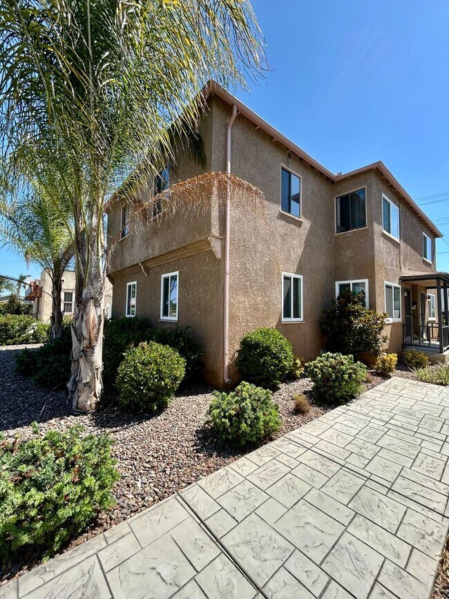 Building Photo - Remodeled 2 Bedroom in Kensington! Washer/...