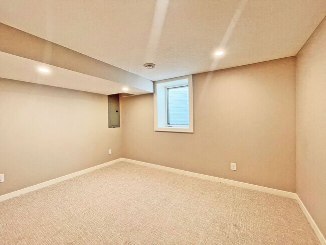 Building Photo - All New From Top To Toe, Gorgeous Home with Stunning Kitchen, Primary Suite, Family Room & More!