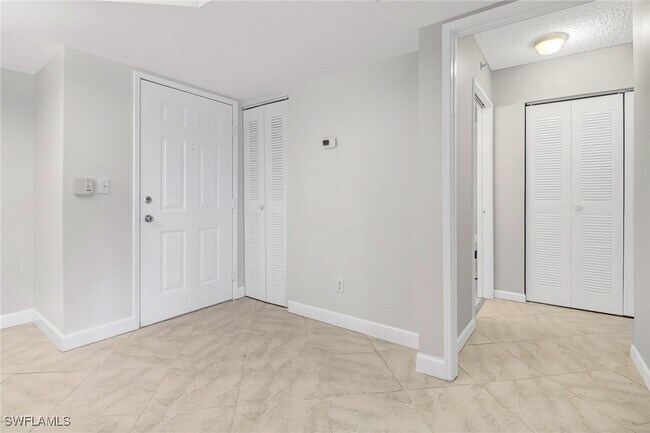 Building Photo - 1240 Wildwood Lakes Blvd