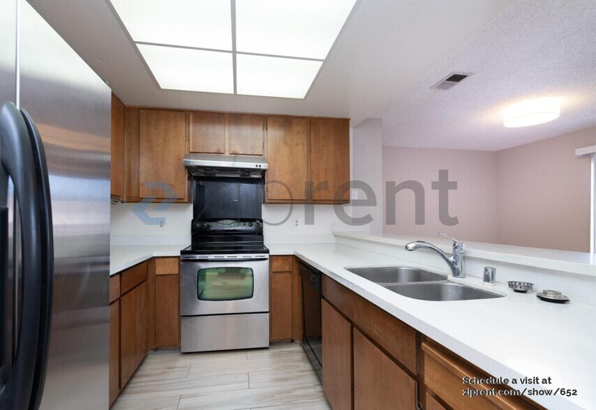 Building Photo - 151 Silcreek Dr